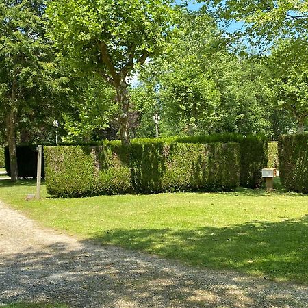 Complexe Les 4 Saisons Hotel Oust Eksteriør billede