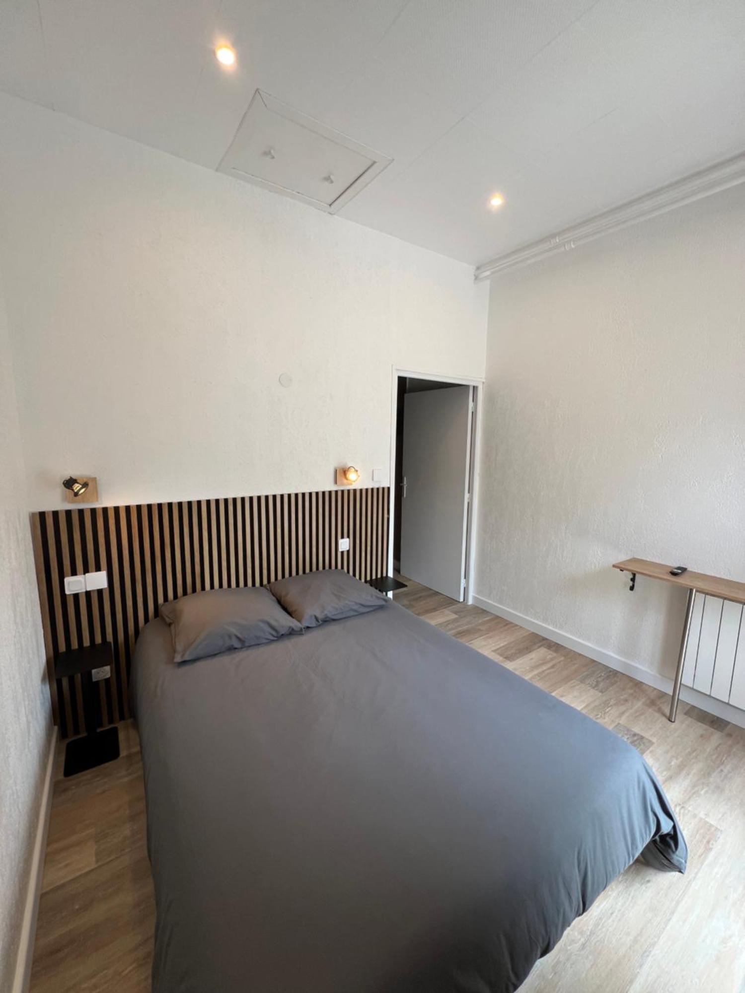 Complexe Les 4 Saisons Hotel Oust Eksteriør billede
