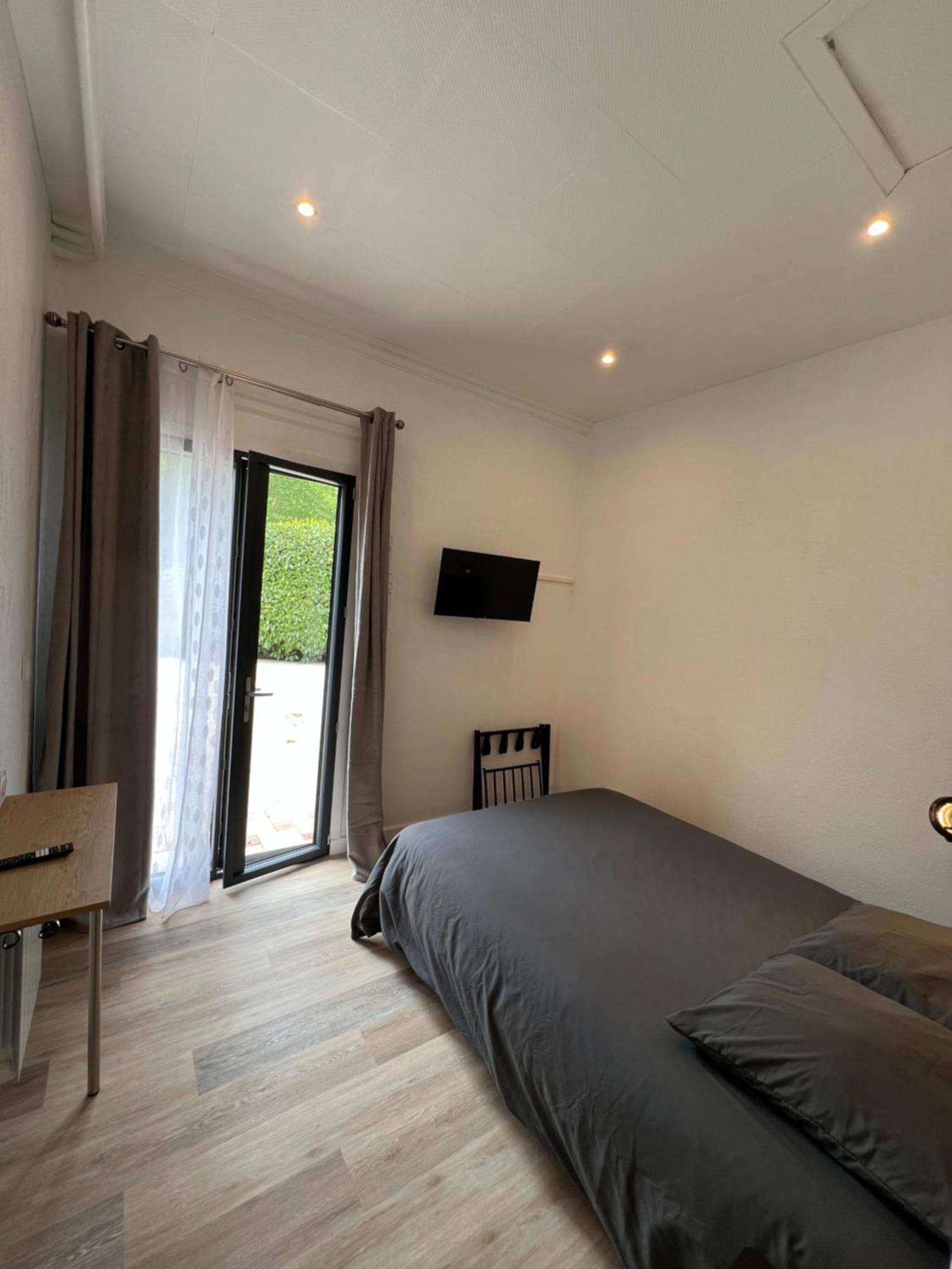 Complexe Les 4 Saisons Hotel Oust Eksteriør billede