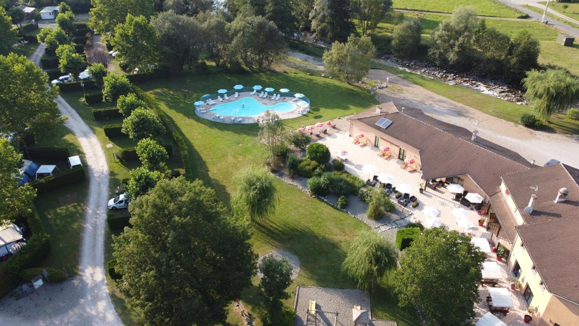 Complexe Les 4 Saisons Hotel Oust Eksteriør billede