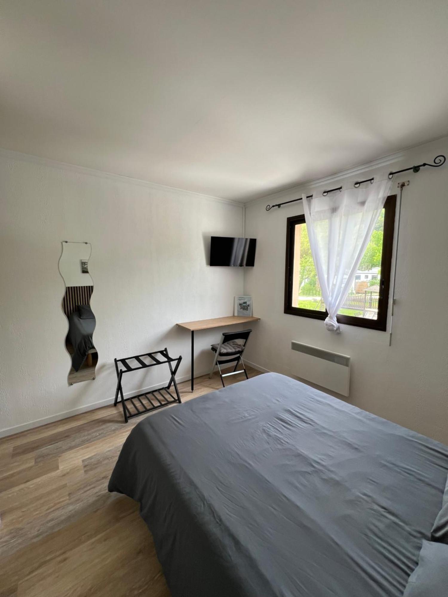 Complexe Les 4 Saisons Hotel Oust Eksteriør billede